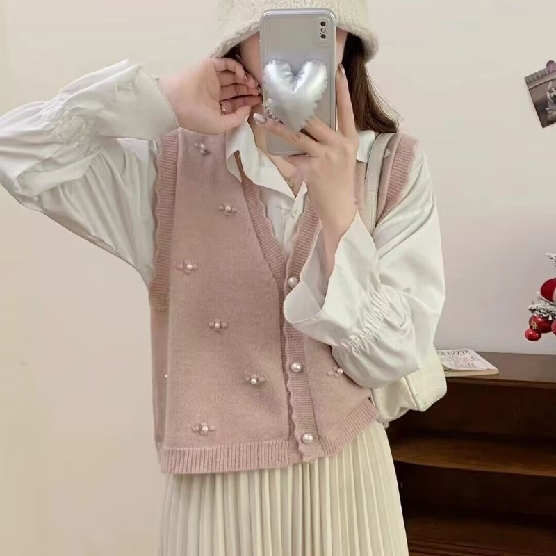 Winter Clothing Trends 2025 - Gilet in maglia rosa per donna